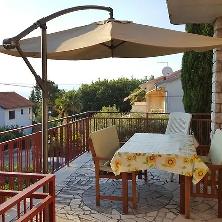 Apartmani Sofia Njivice Exterior photo